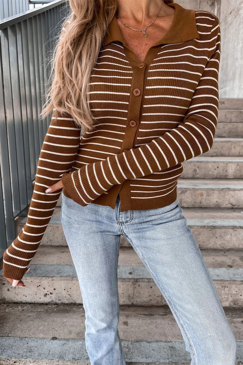 Nikka - Blusa a maniche lunghe con collo polo e bottoni frontali a righe