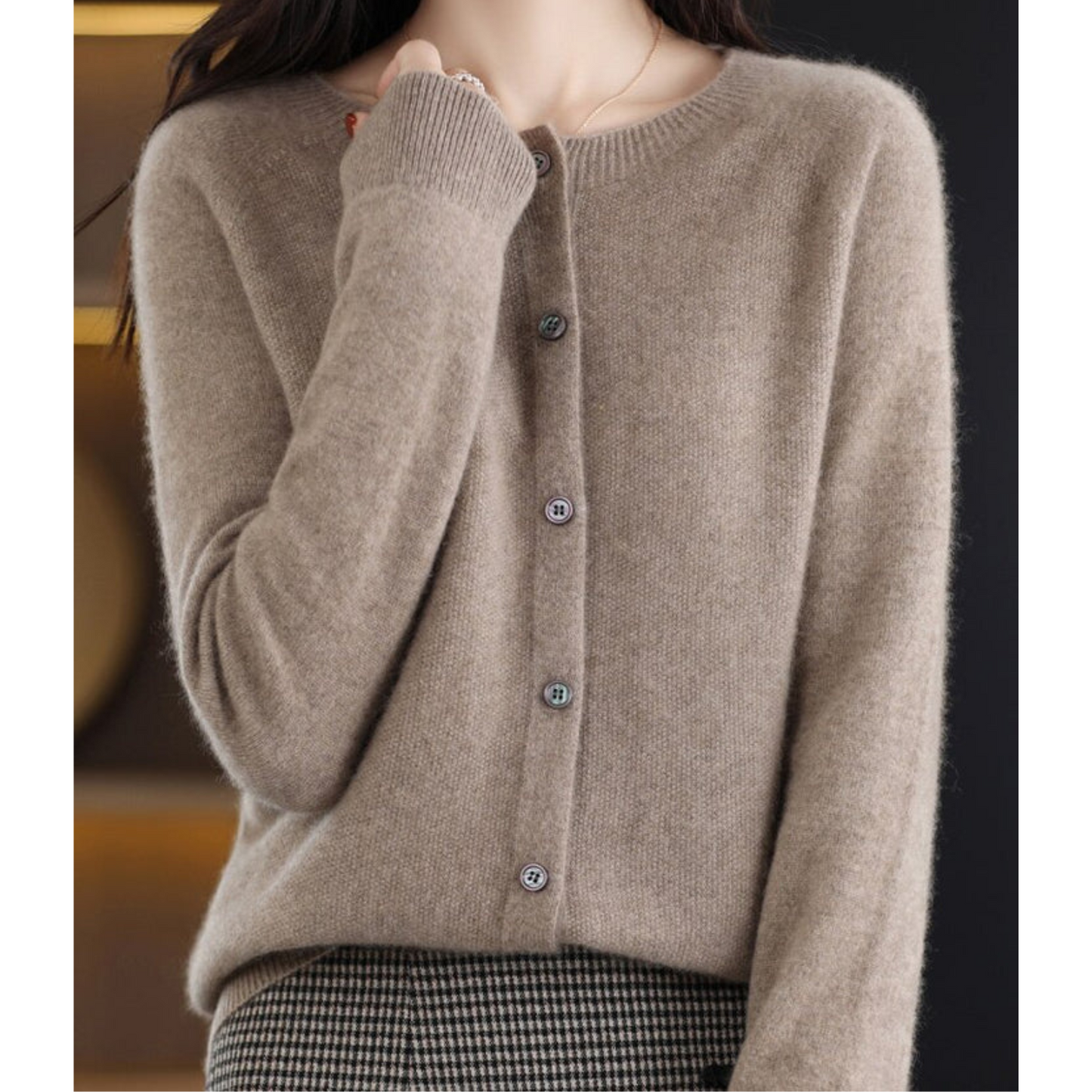 Cardigan girocollo in pura lana merino da donna