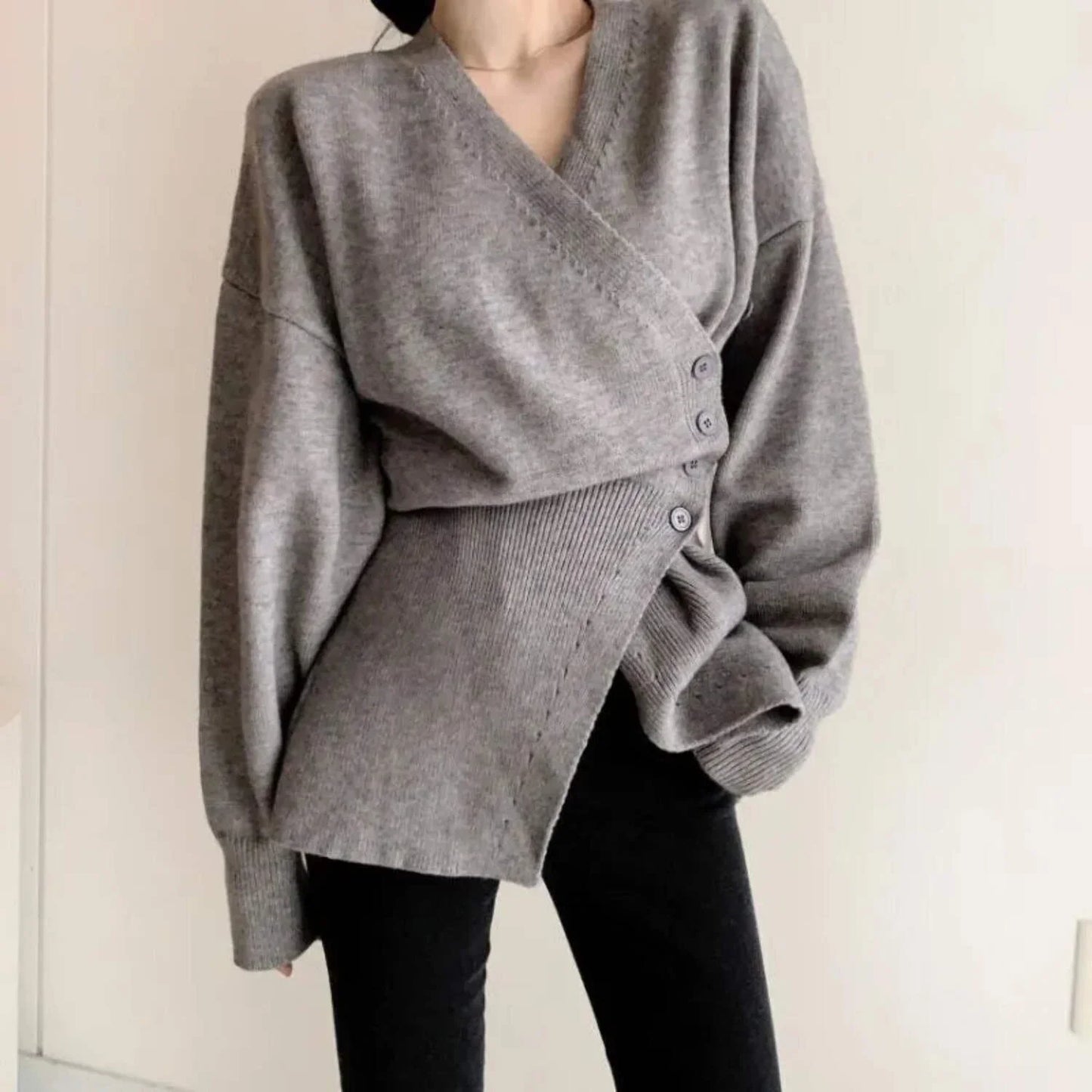 Sybil - Cardigan asimmetrico con maniche lunghe e bottoni