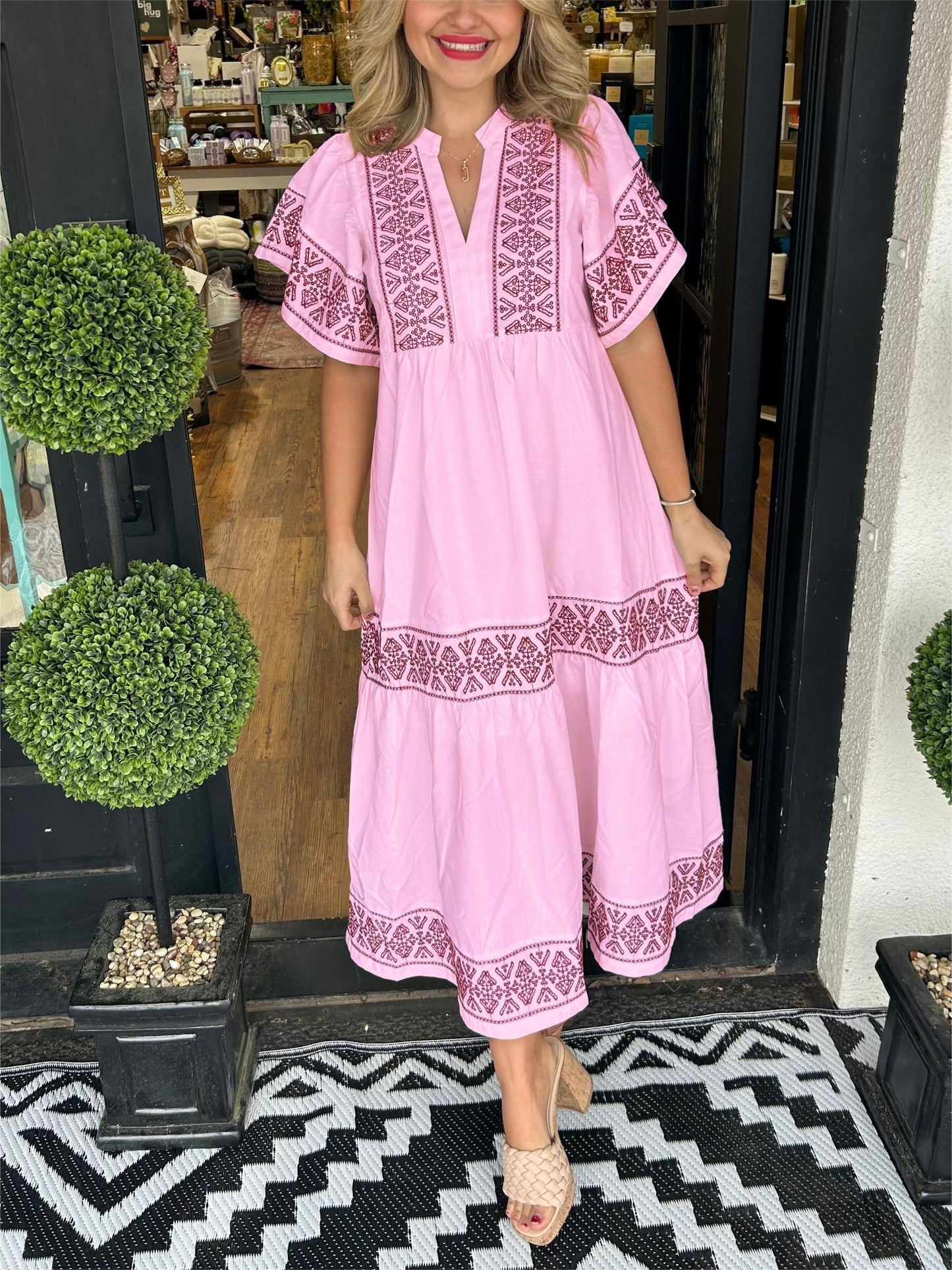 Elora - Elegante abito ampio con maniche corte a sbuffo