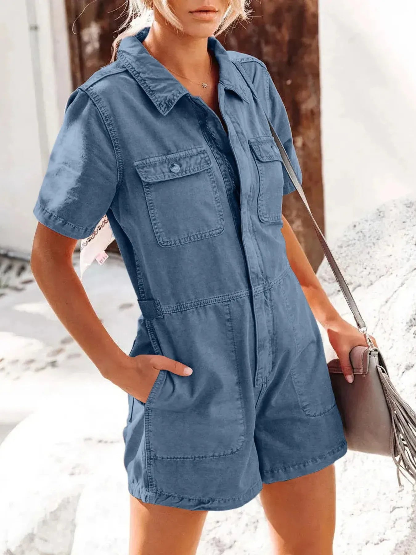 Mialynn - Tuta corta in denim casual con maniche corte e tasche sul petto