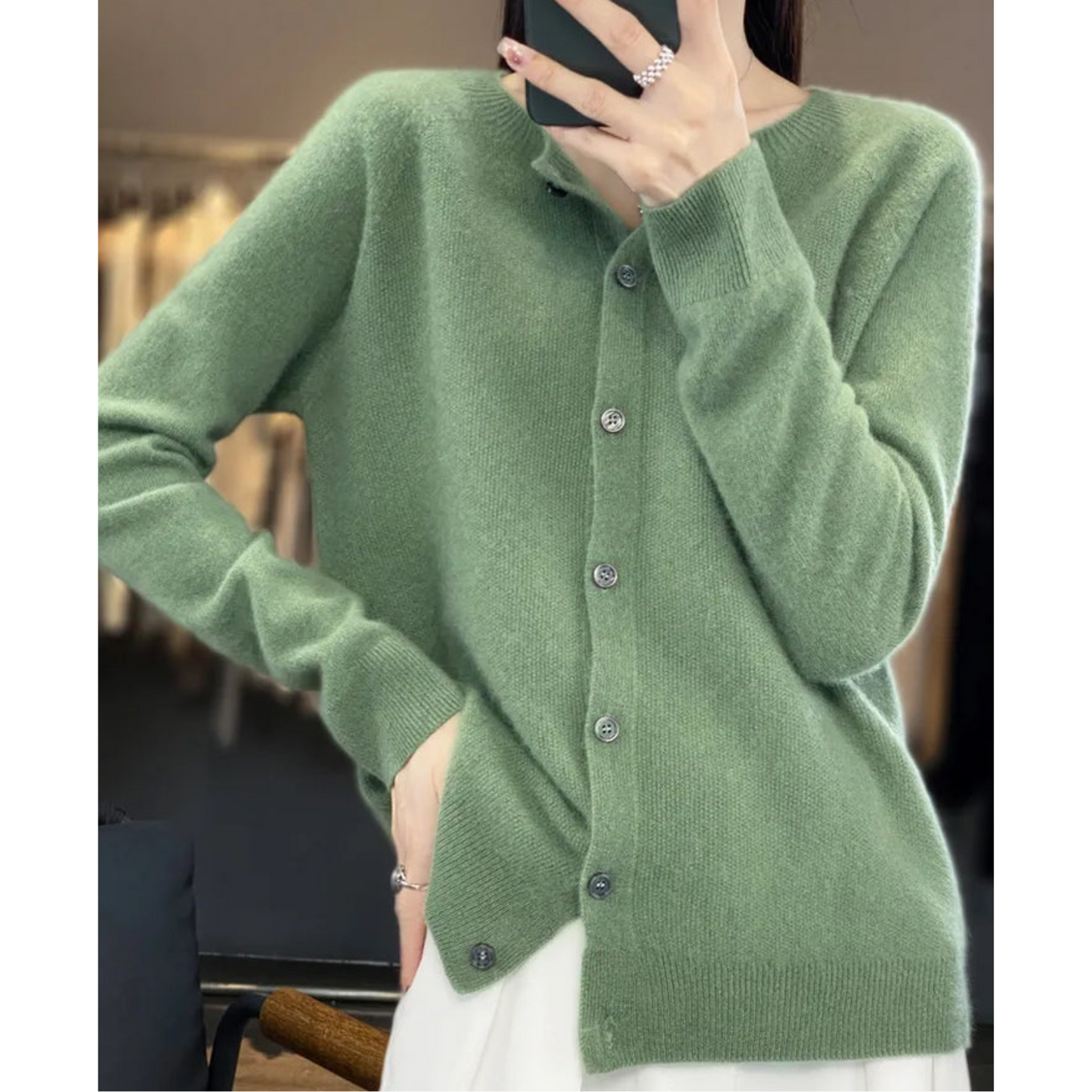 Cardigan girocollo in pura lana merino da donna