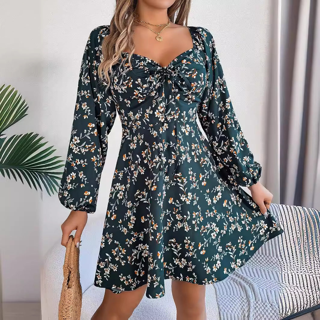 Esmeralda - Elegante mini abito floreale con maniche lunghe a sbuffo