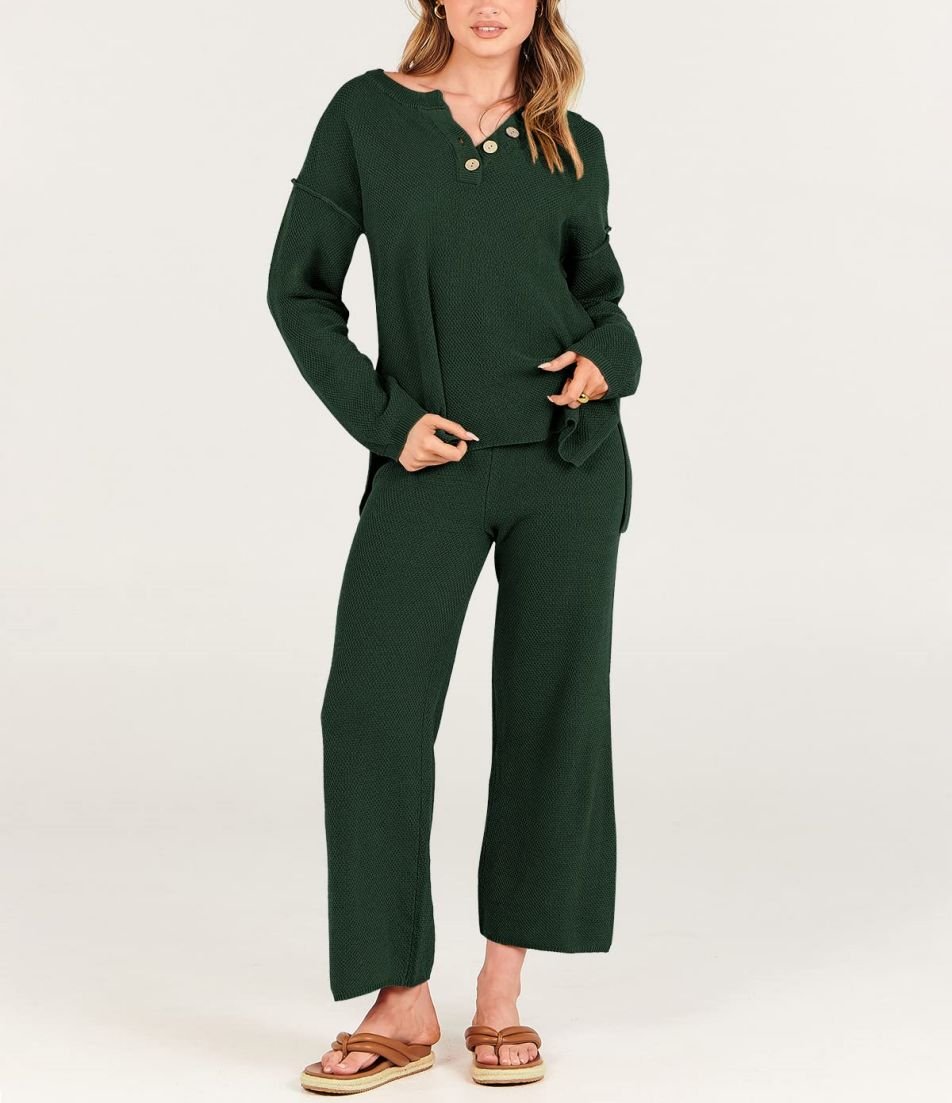 Lavina - Elegante completo maglia e pantalone con scollo a V e bottoni