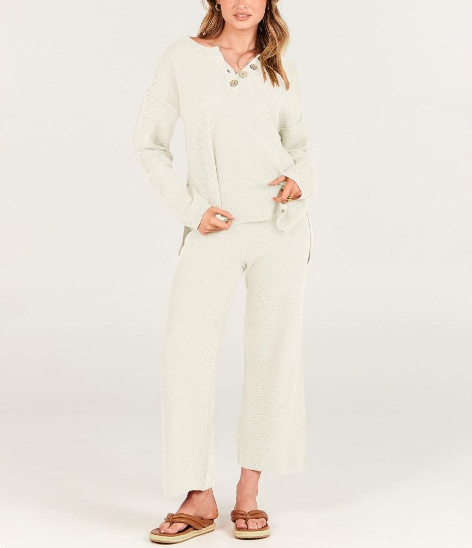 Lavina - Elegante completo maglia e pantalone con scollo a V e bottoni