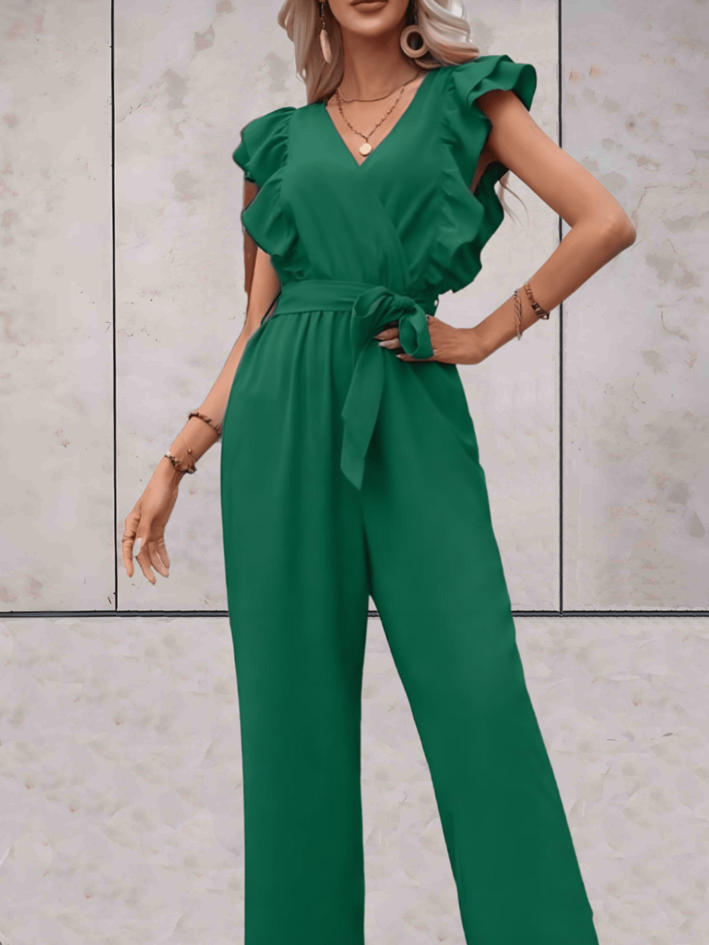 Wesslyn - Elegante Tuta con Volant e Scollo a V