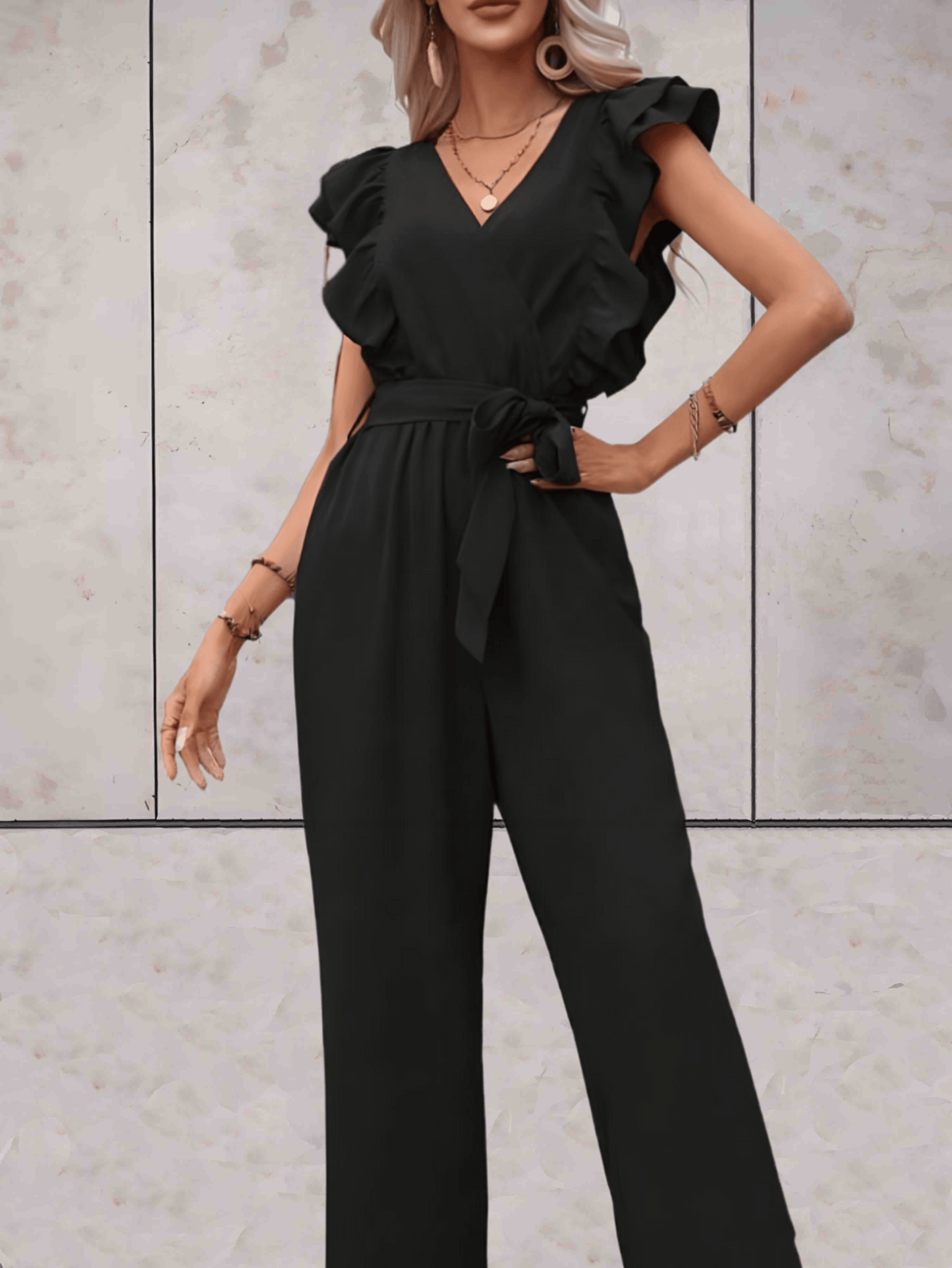Wesslyn - Elegante Tuta con Volant e Scollo a V