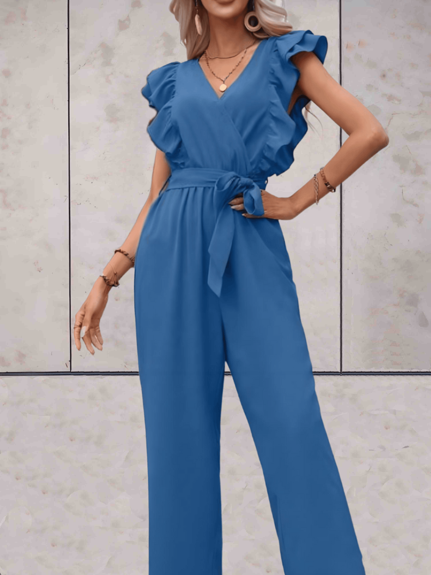 Wesslyn - Elegante Tuta con Volant e Scollo a V