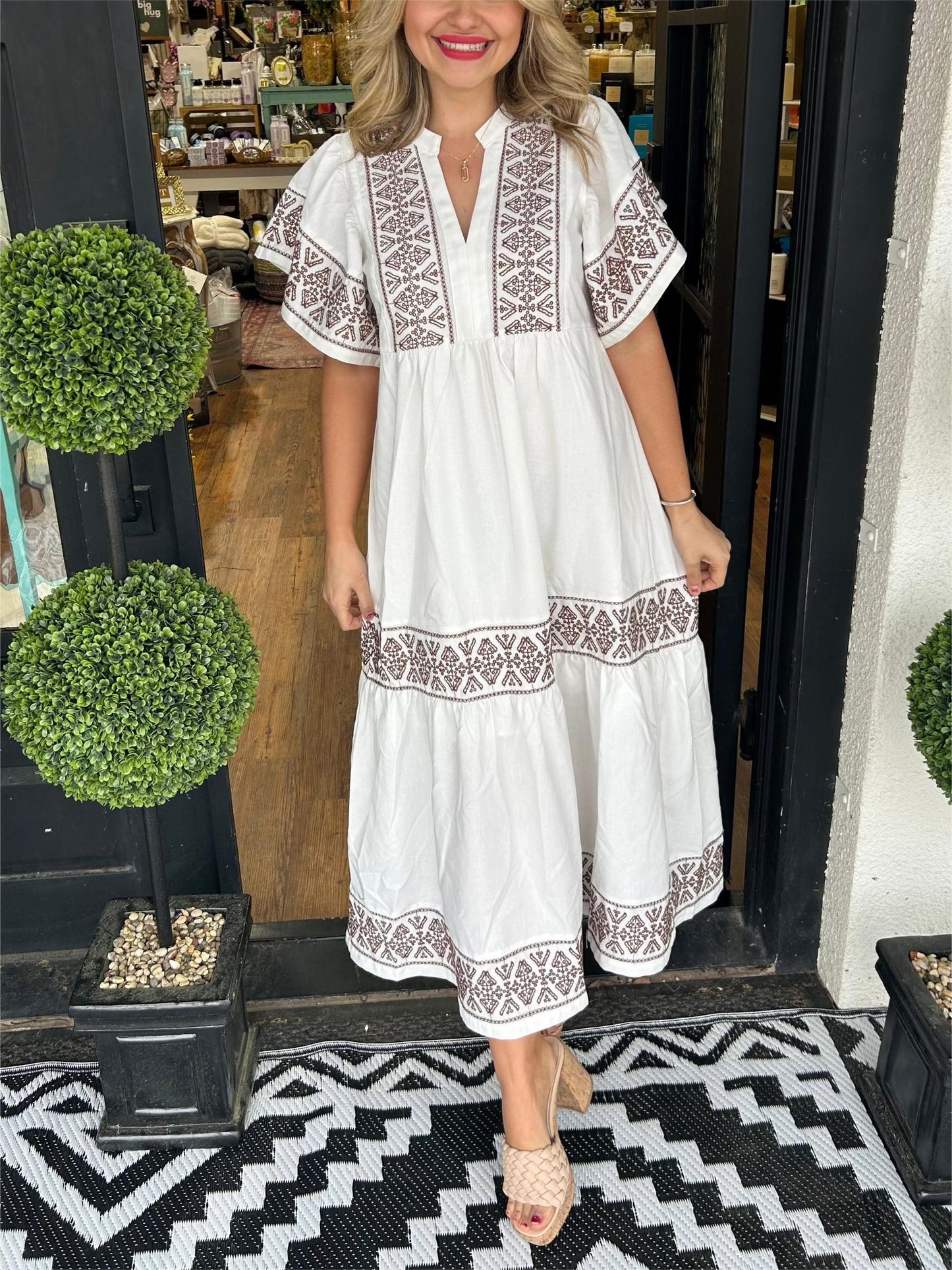 Elora - Elegante abito ampio con maniche corte a sbuffo