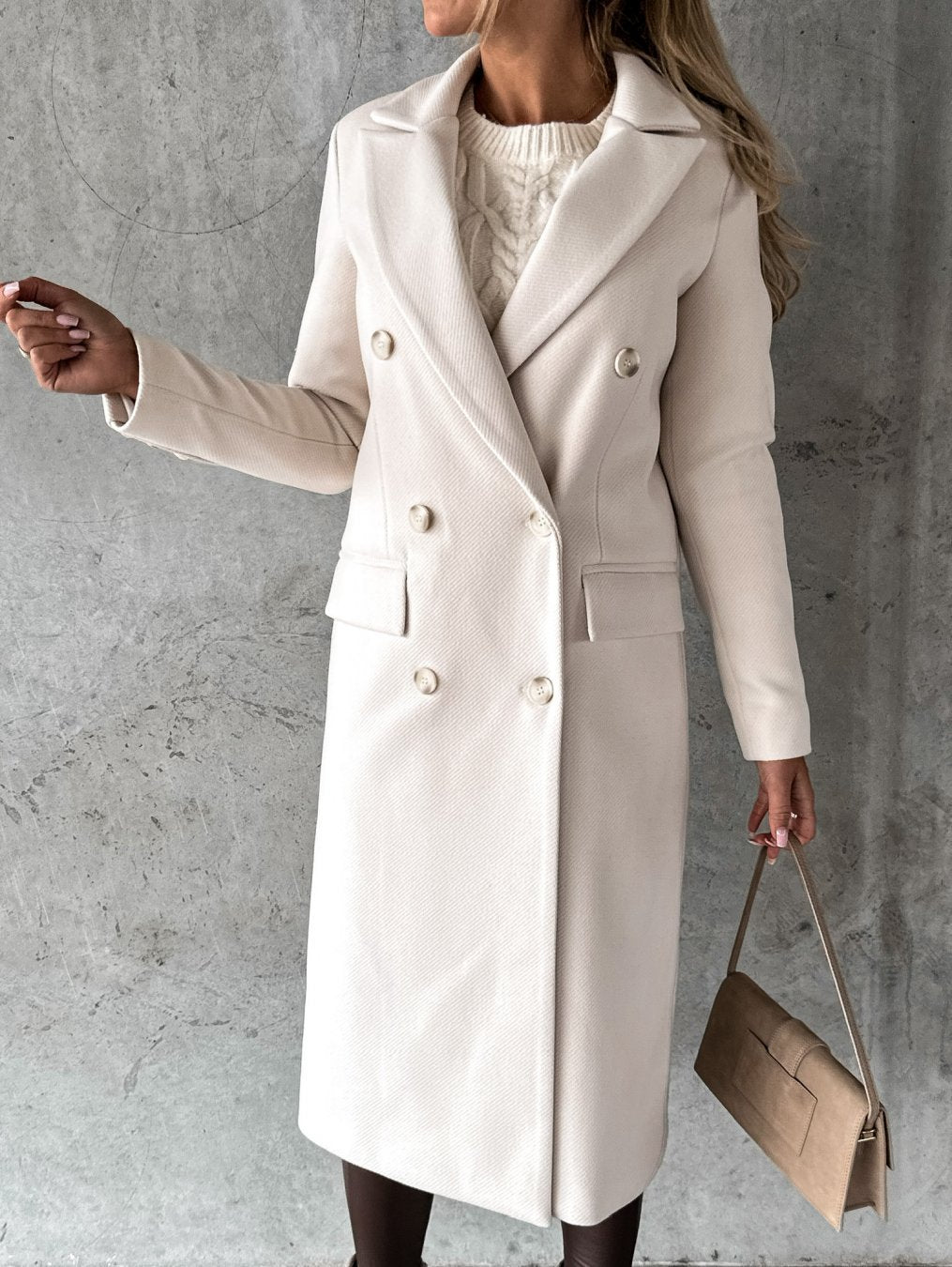 Casandra - Elegante e stiloso trench coat con bottoni