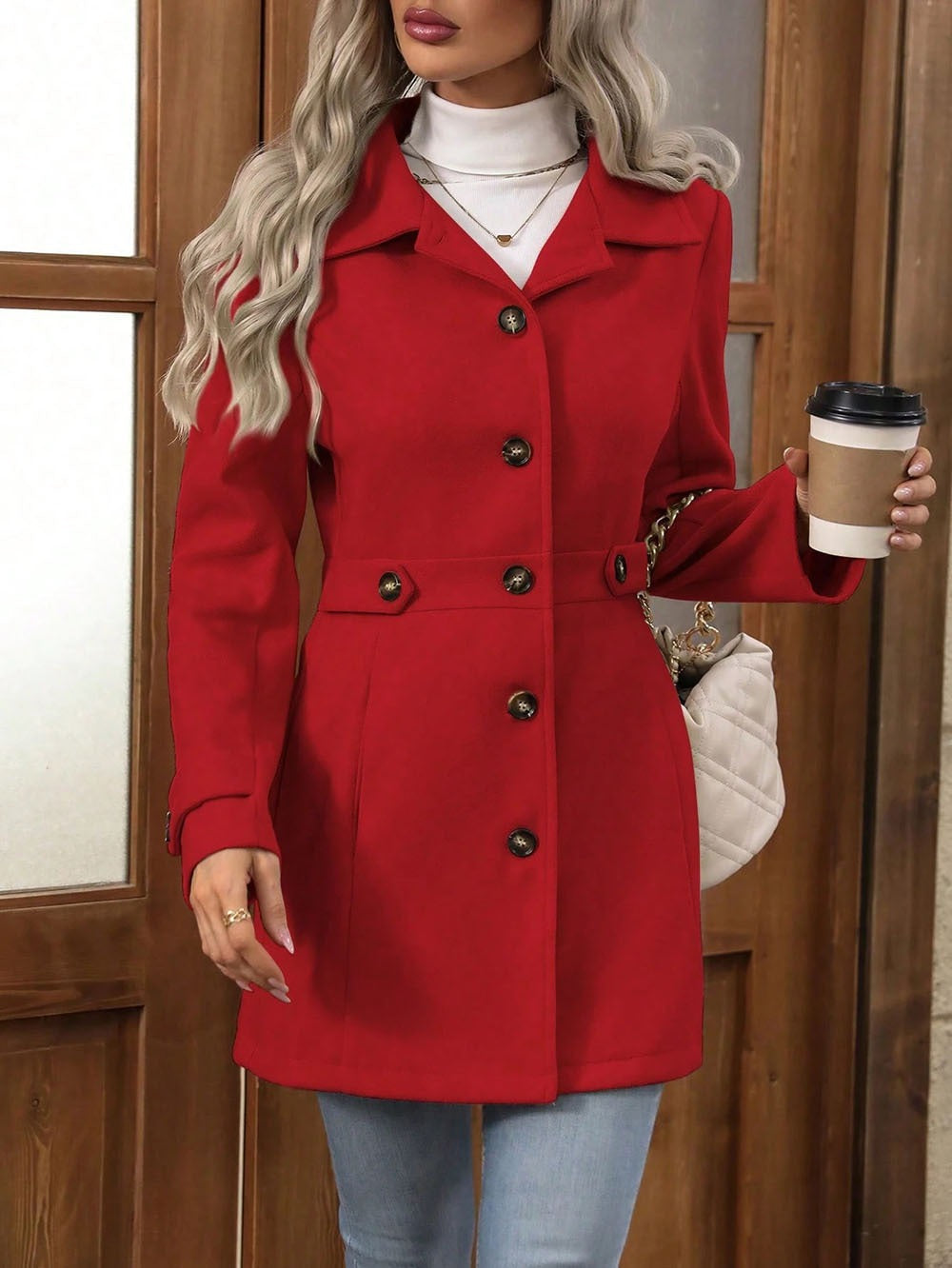 Janaya - Elegante e versatile cappotto aderente con revers abbottonati