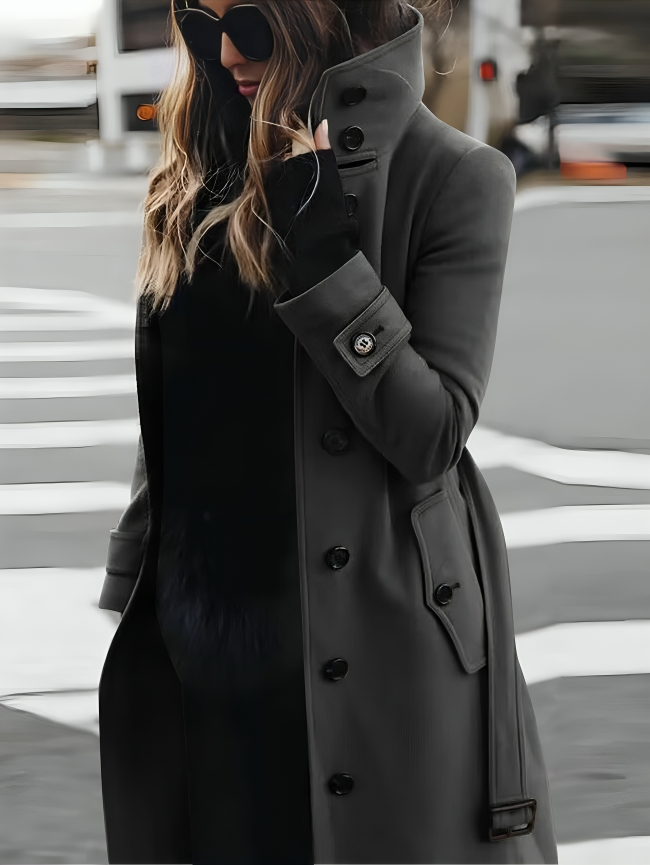 Kassia - Elegante cappotto lungo aderente con cintura e doppia abbottonatura