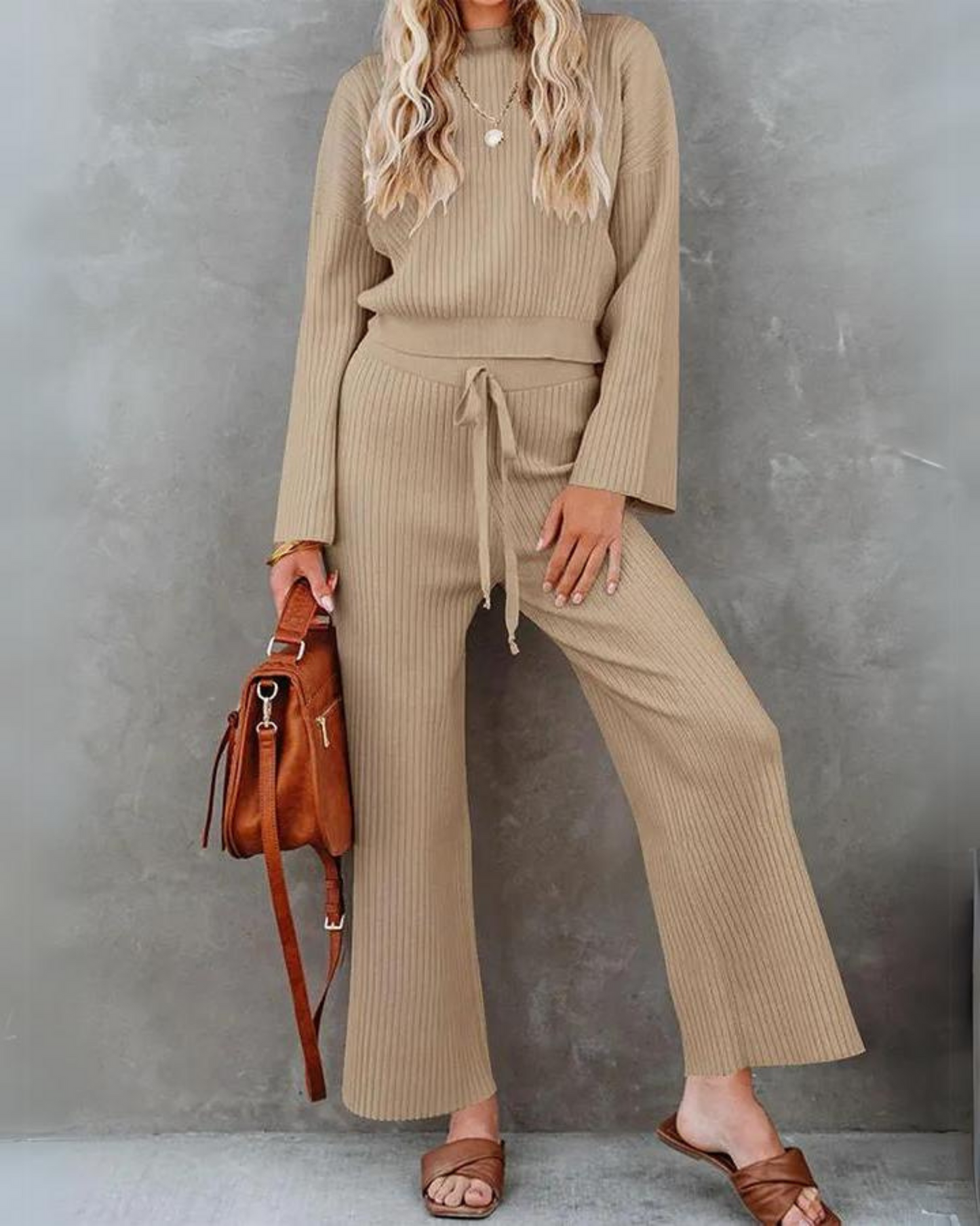 Verla - Completo elegante con top a maniche lunghe e scollo rotondo e pantaloni