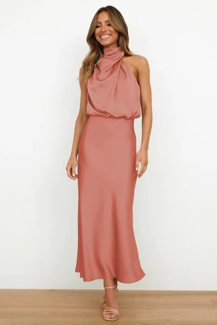 Margot - Elegante abito lungo in raso senza maniche con collo alto