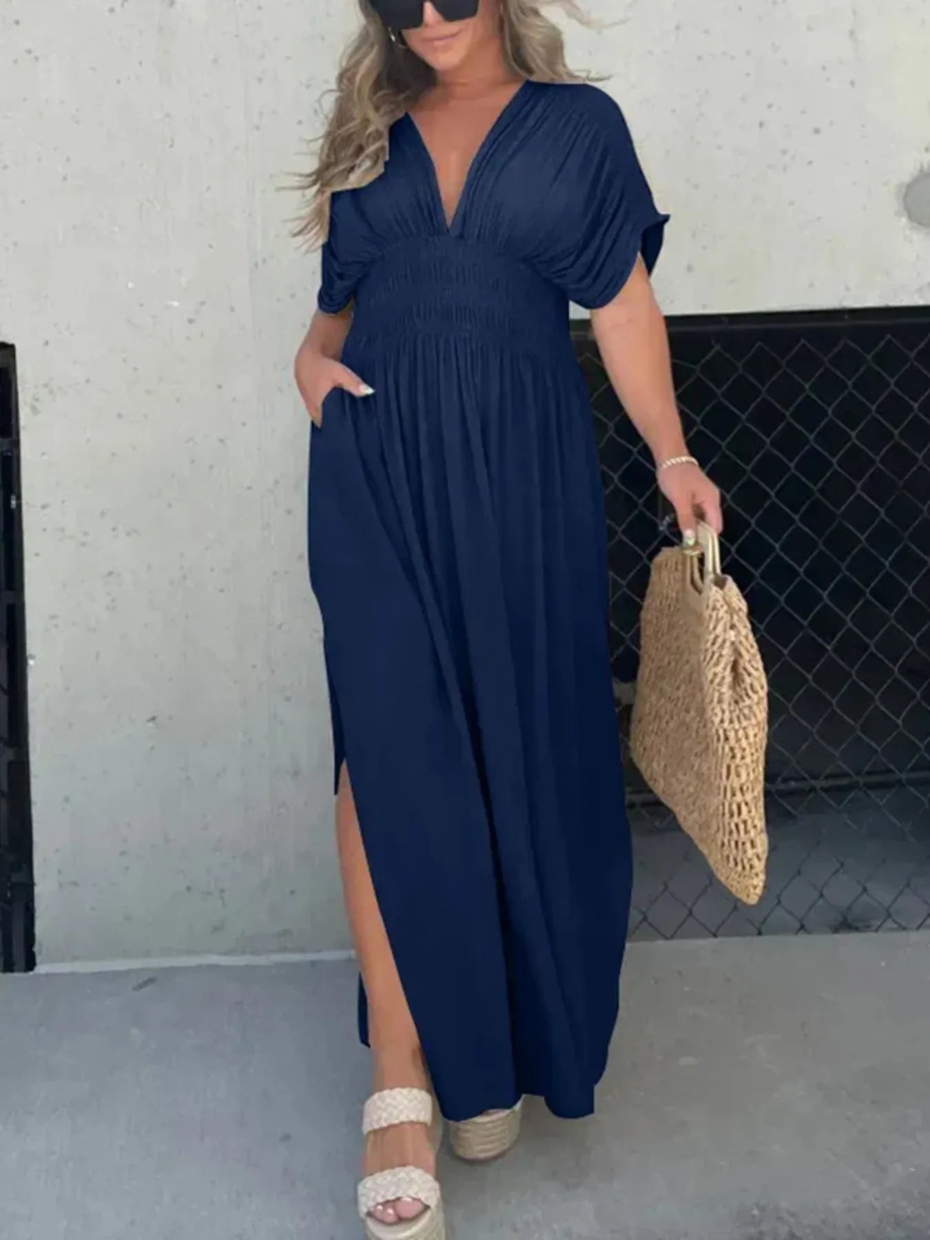 Delfina - Elegante abito lungo con scollo a V e spacco laterale