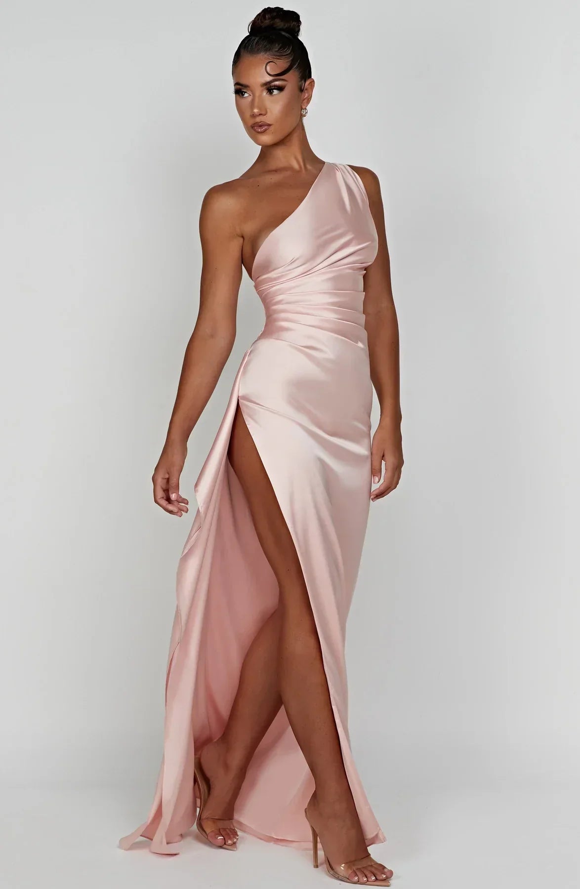 Malinda - Elegante abito monospalla in raso con spacco