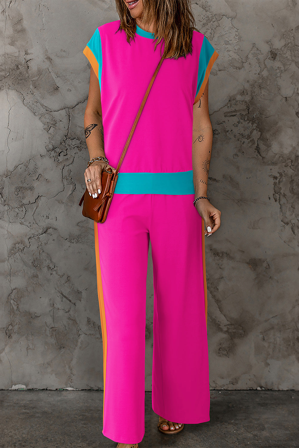 Krissy - Elegante completo con top e pantaloni larghi con scollo rotondo a contrasto