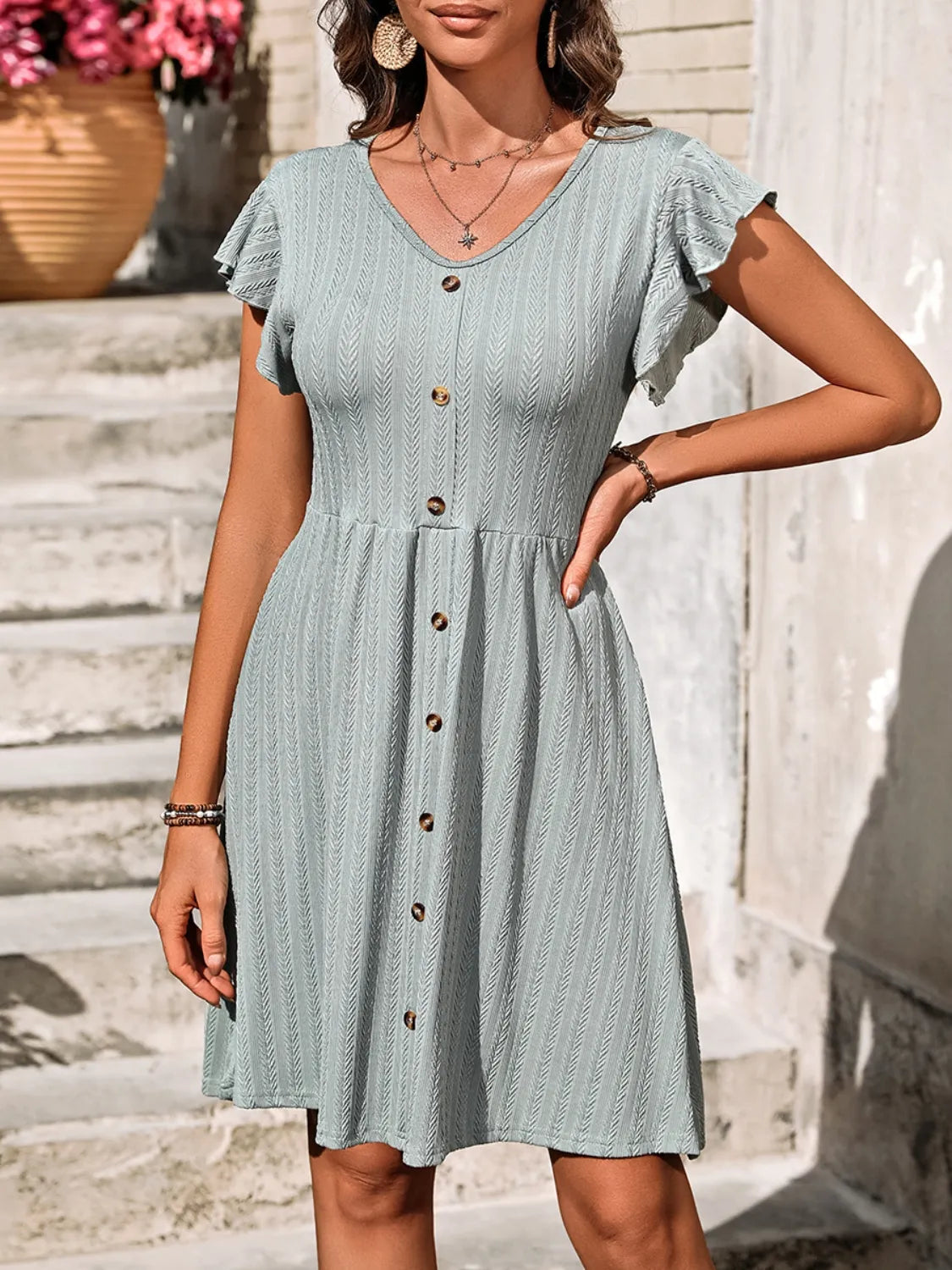 Marina - Elegante abito a maniche lunghe con volant e scollo a V con bottoni