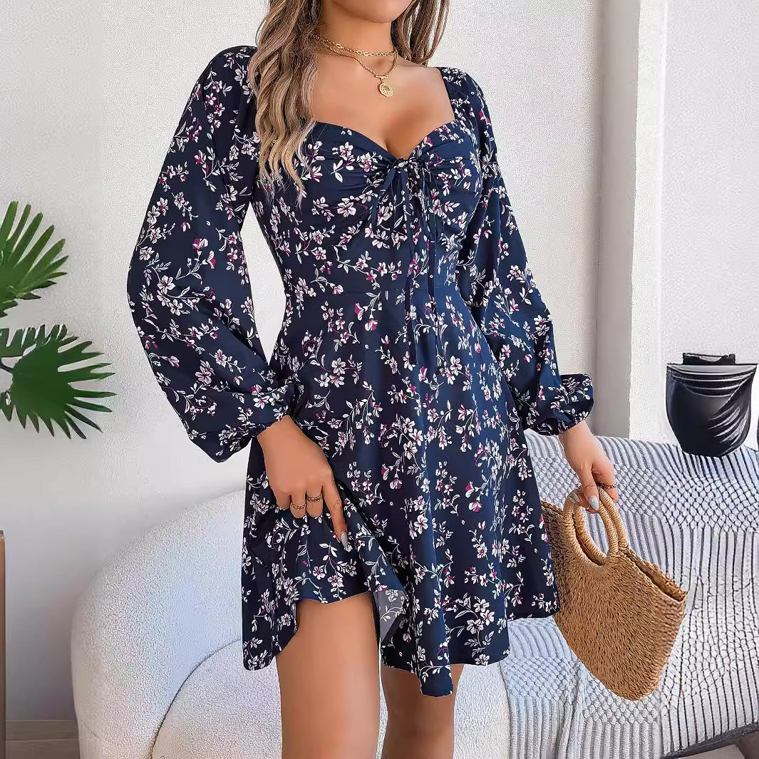 Esmeralda - Elegante mini abito floreale con maniche lunghe a sbuffo