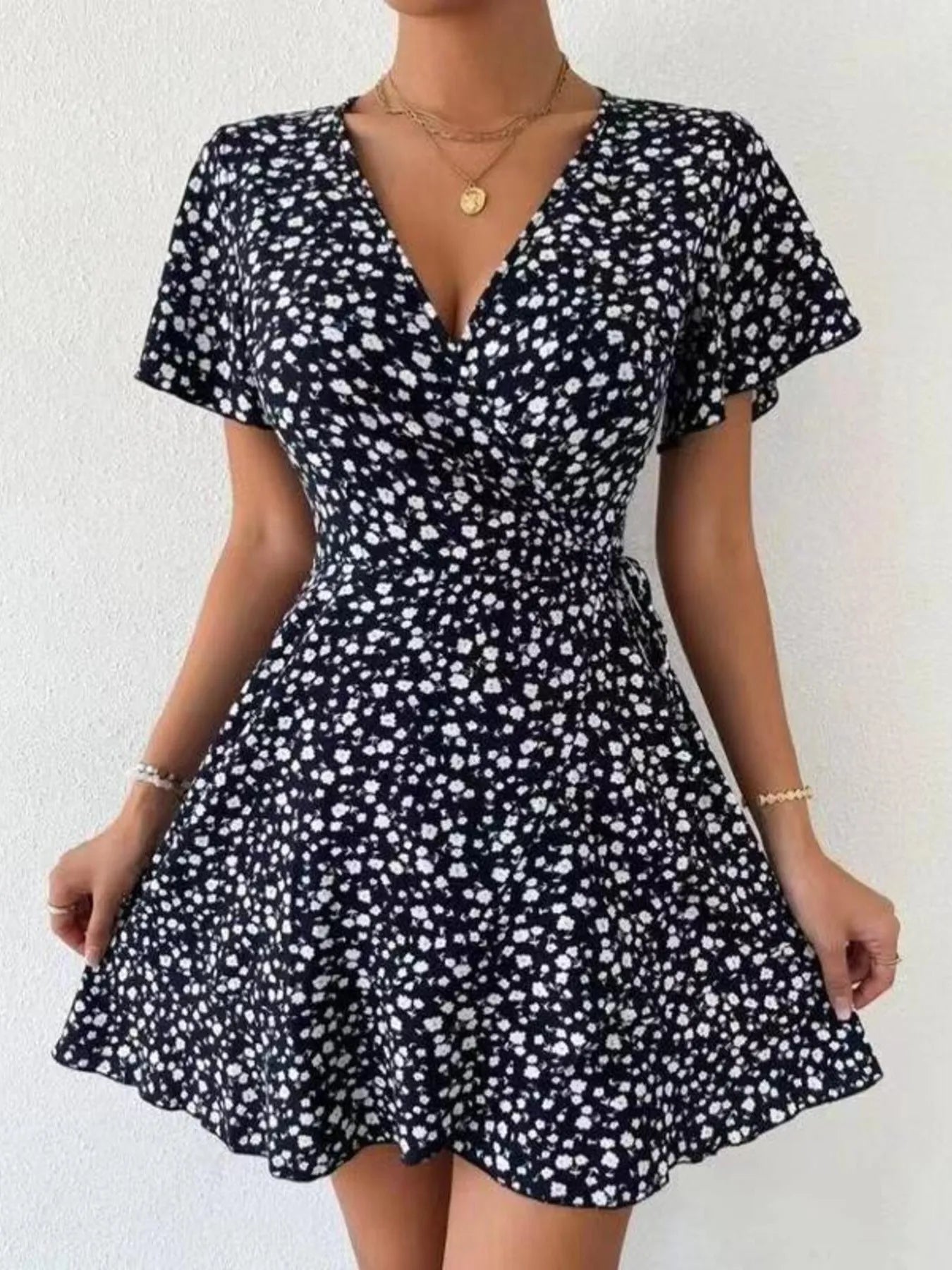 Rosanna - Elegante mini abito floreale con maniche corte e profondo scollo a V