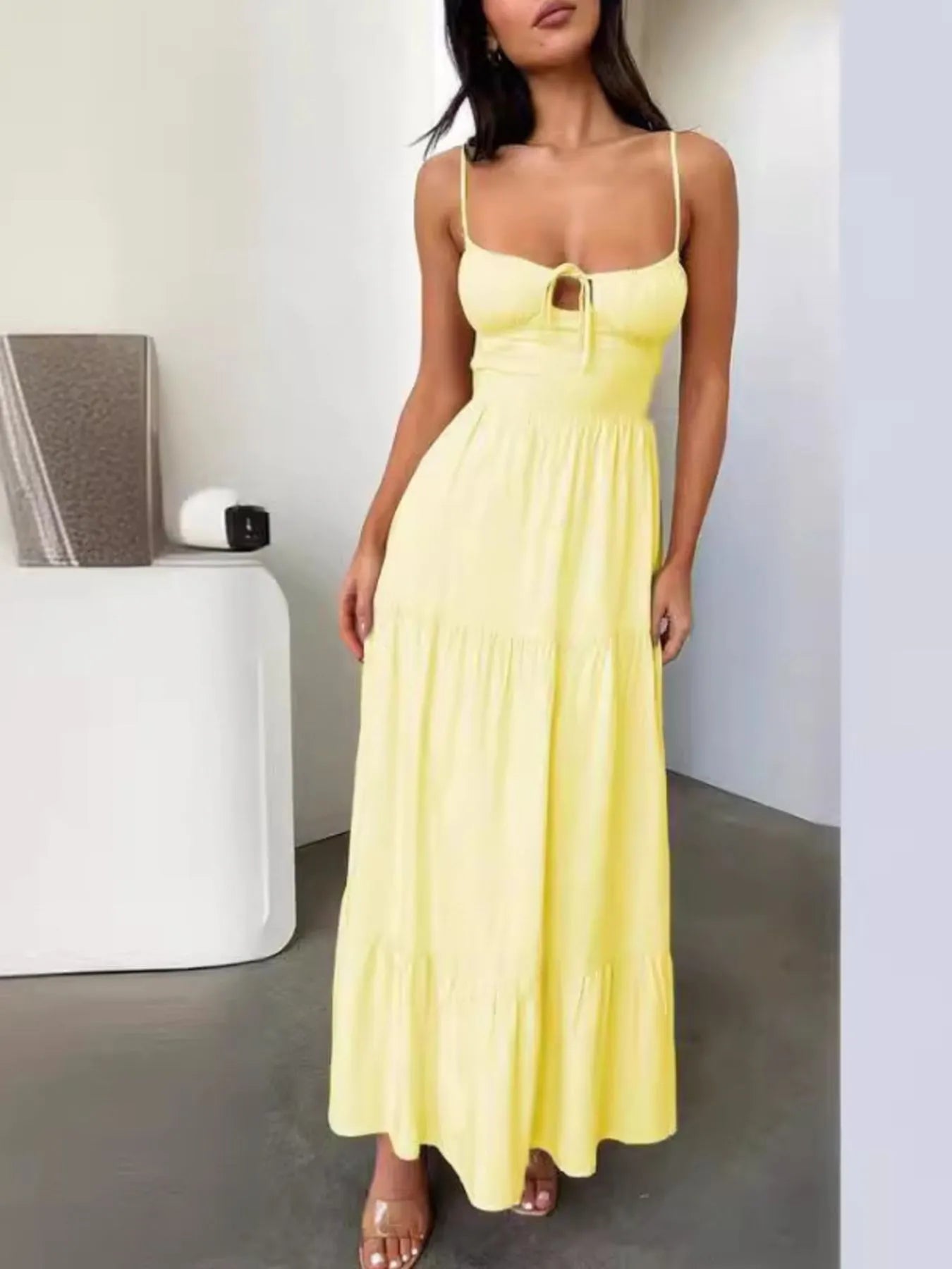 Ariella - Elegante abito lungo con spalline e pizzo a strati