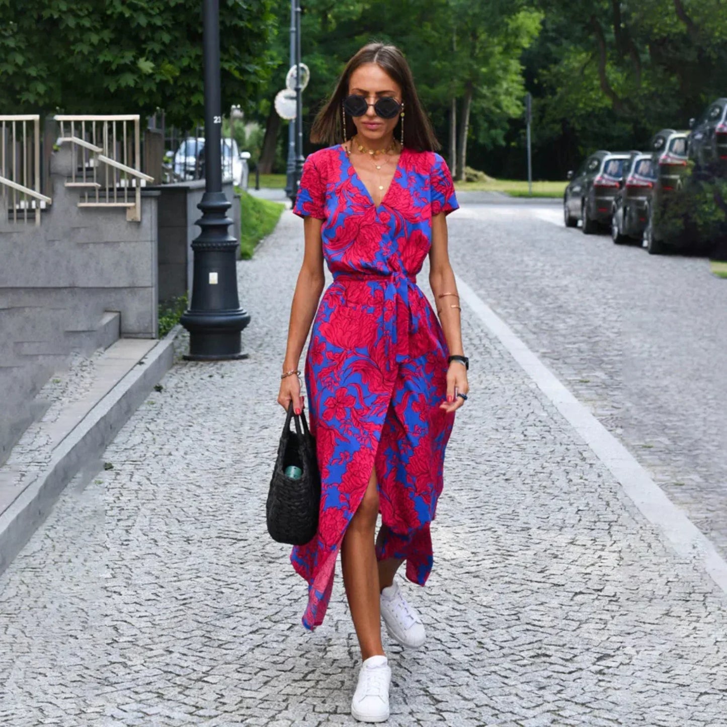 Carlotta - Elegante abito con scollo a V