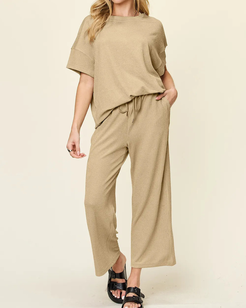 Kiera - Maglietta ampia con scollo tondo e pantaloni a gamba larga