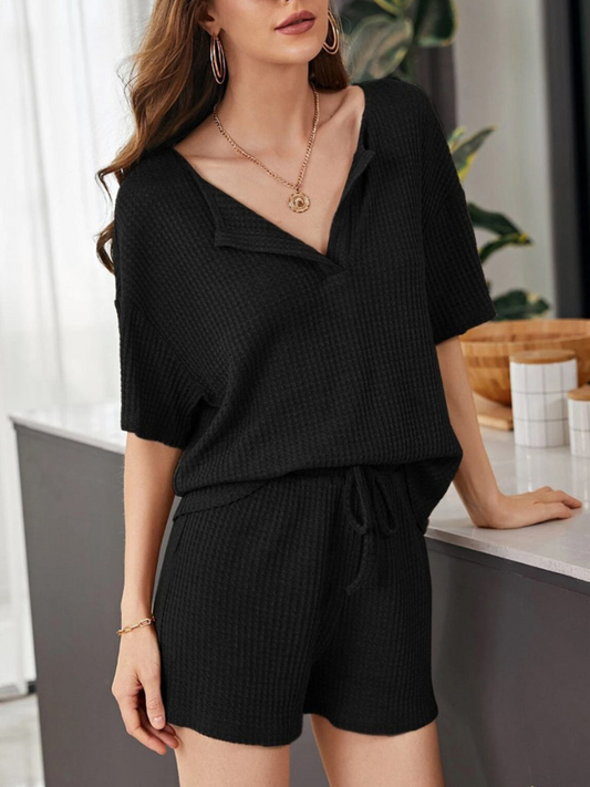 Yumi - Completo casual chic con top a maniche corte e pantaloncini larghi in maglia