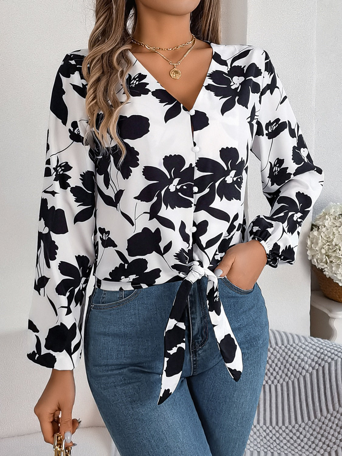 Victoria - Elegante blouse stampata con scollo a V e maniche lunghe