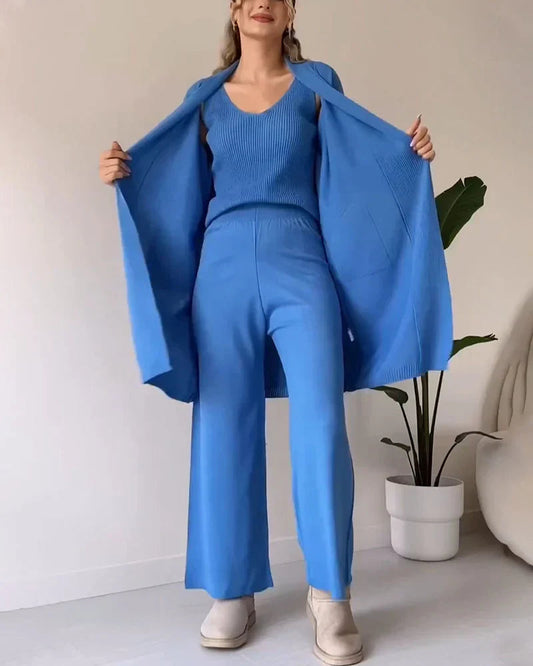 Thea - Elegante completo a tre pezzi con top smanicato, pantaloni e cardigan fluido