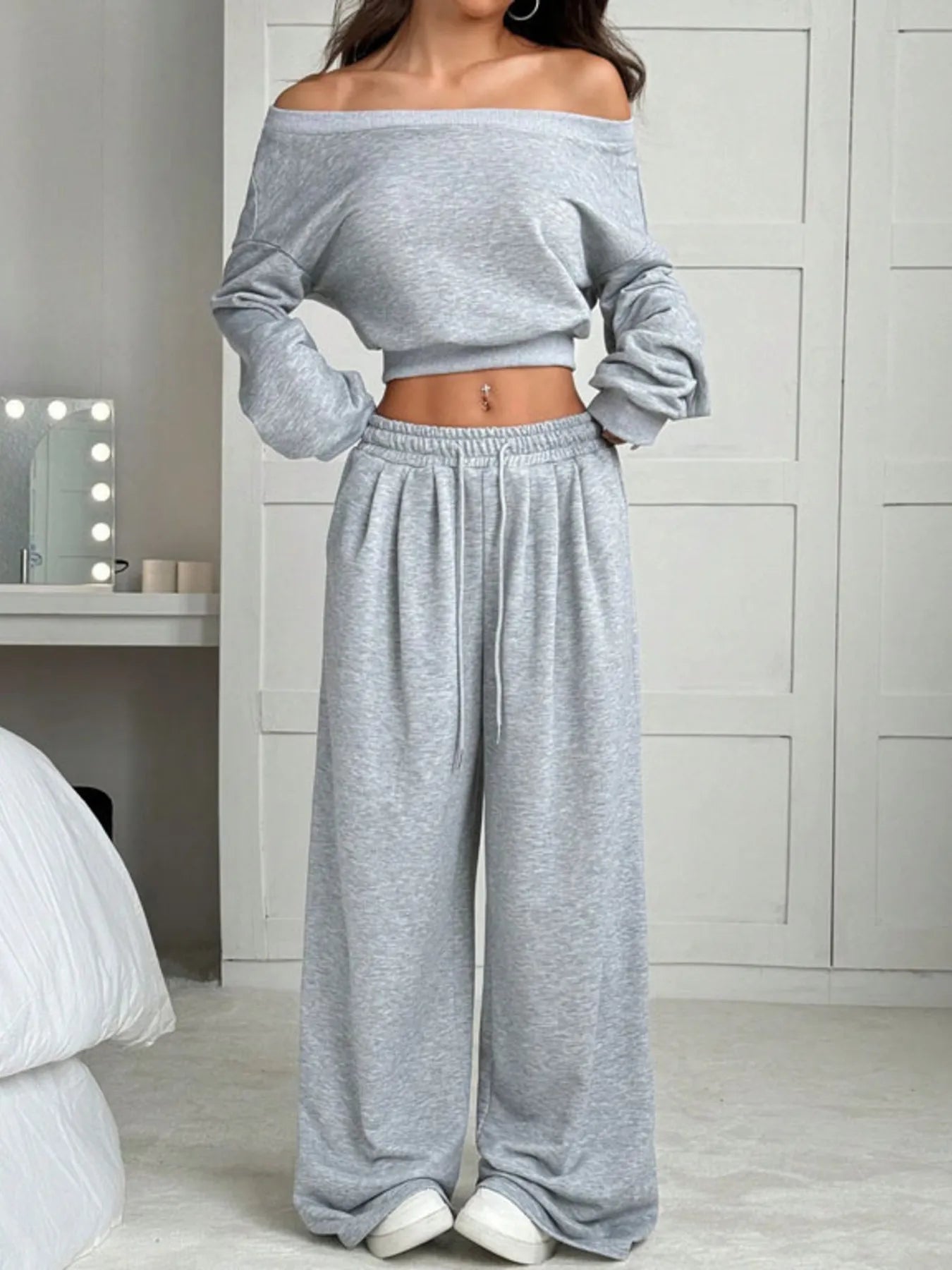 Dina - Completo casual oversize con crop top a maniche lunghe e pantaloni