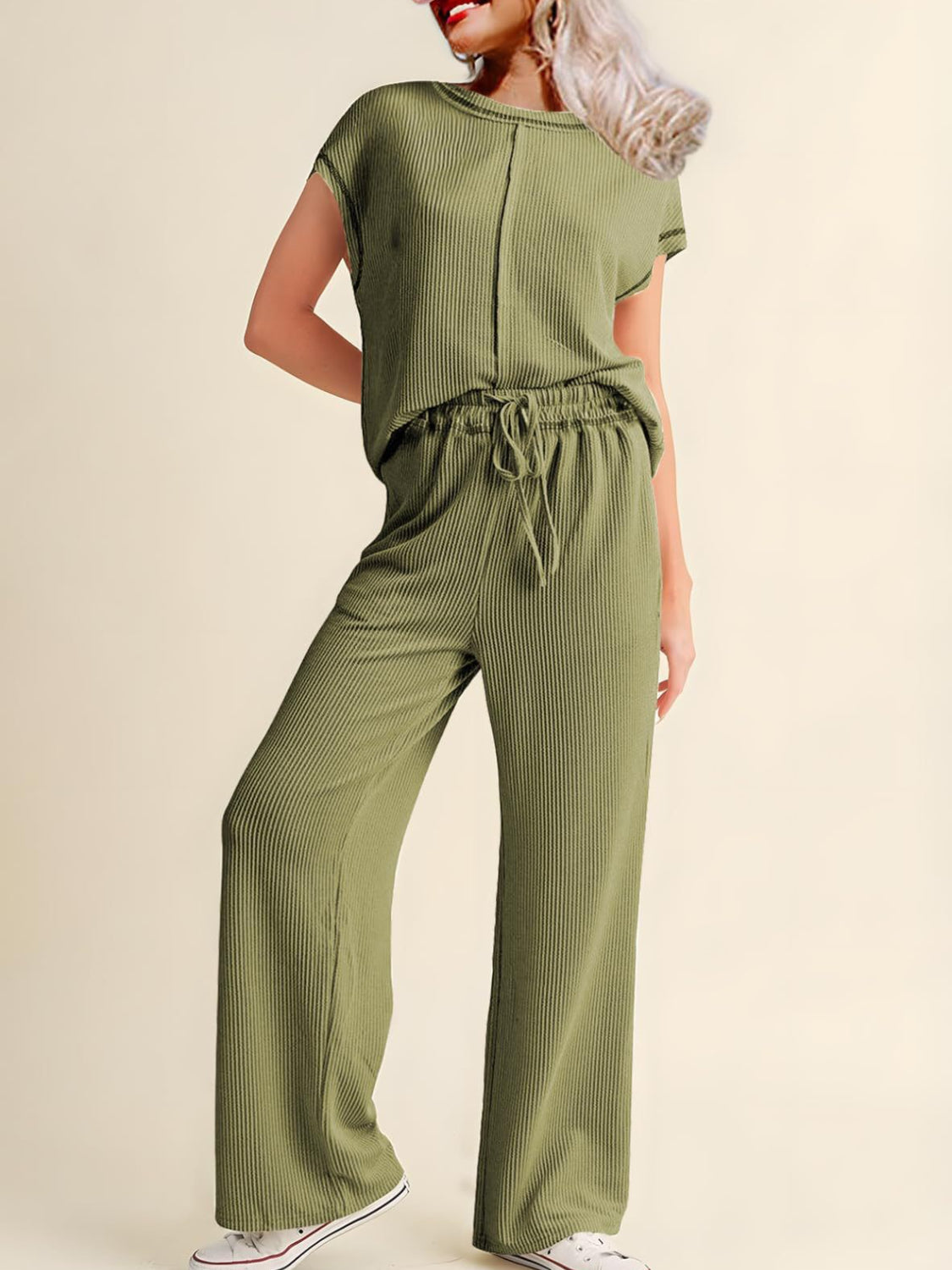 Carolina - Elegante completo casual con maglia e pantaloni in tessuto a costine