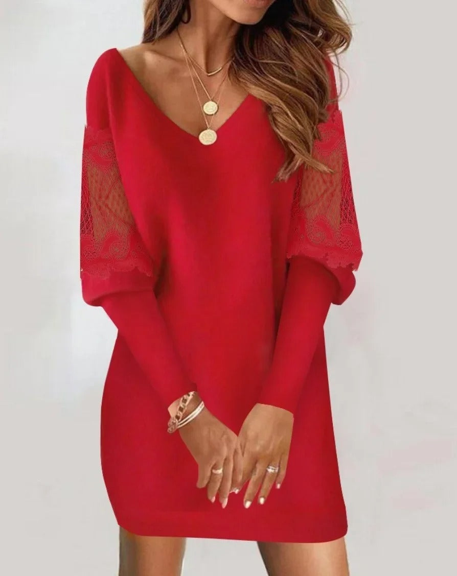 Malory - Elegante mini abito a maniche lunghe con scollo a V e inserto in pizzo