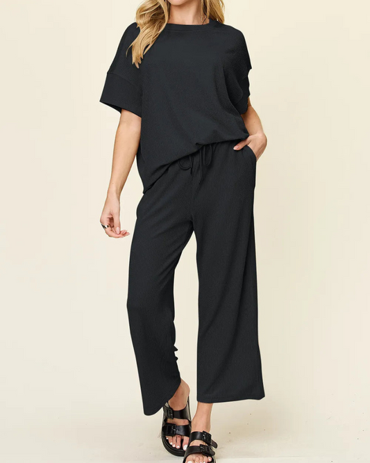 Kiera - Maglietta ampia con scollo tondo e pantaloni a gamba larga