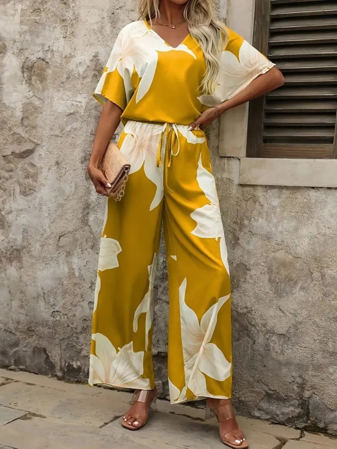 Estelle - Elegante completo con blusa scollo a V e pantaloni a gamba larga con stampa floreale