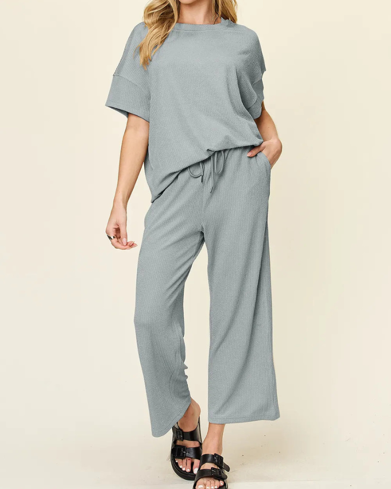 Kiera - Maglietta ampia con scollo tondo e pantaloni a gamba larga