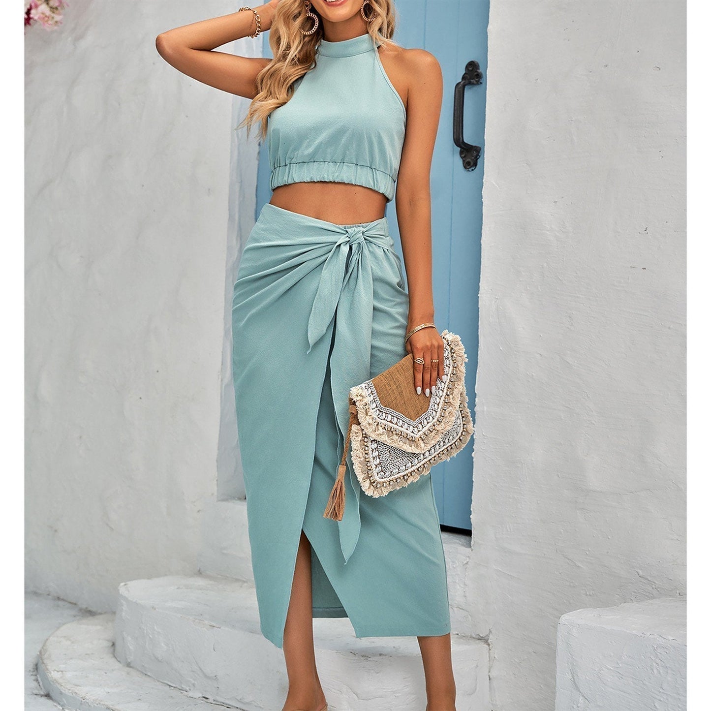 Marcela - Completo elegante con crop top a collo alto e gonna midi incrociata