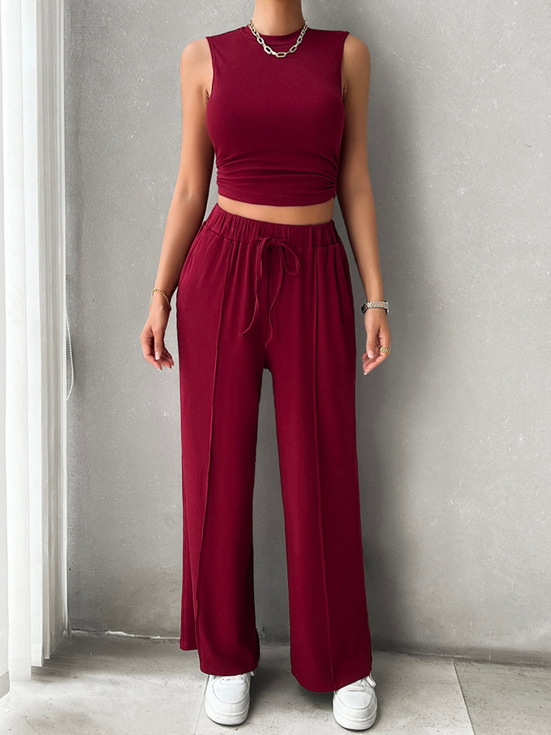 Jelai - Completo casual con top smanicato e pantaloni con coulisse