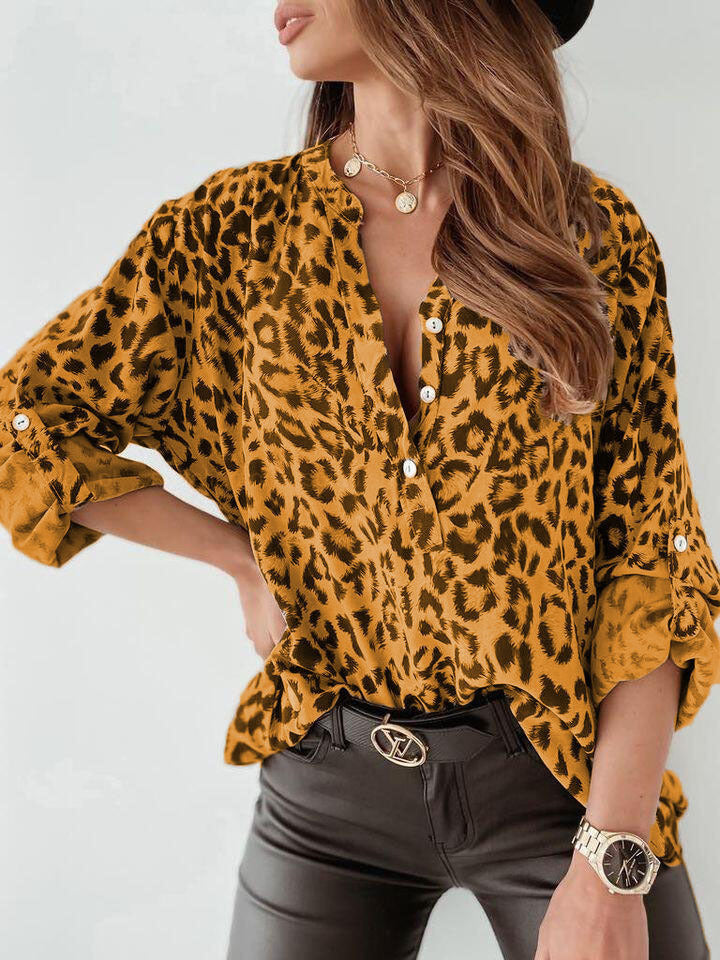 Alynna - Camicetta casual con maniche lunghe, bottoni larghi e stampa leopardata
