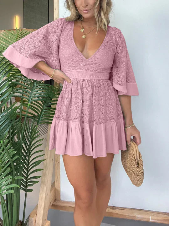 Leonora - Elegante mini abito in pizzo con scollo a V e maniche a batwing