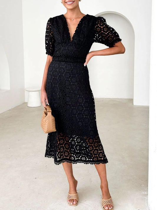 Mariel - Elegante abito midi in pizzo con scollo a V e maniche a sbuffo