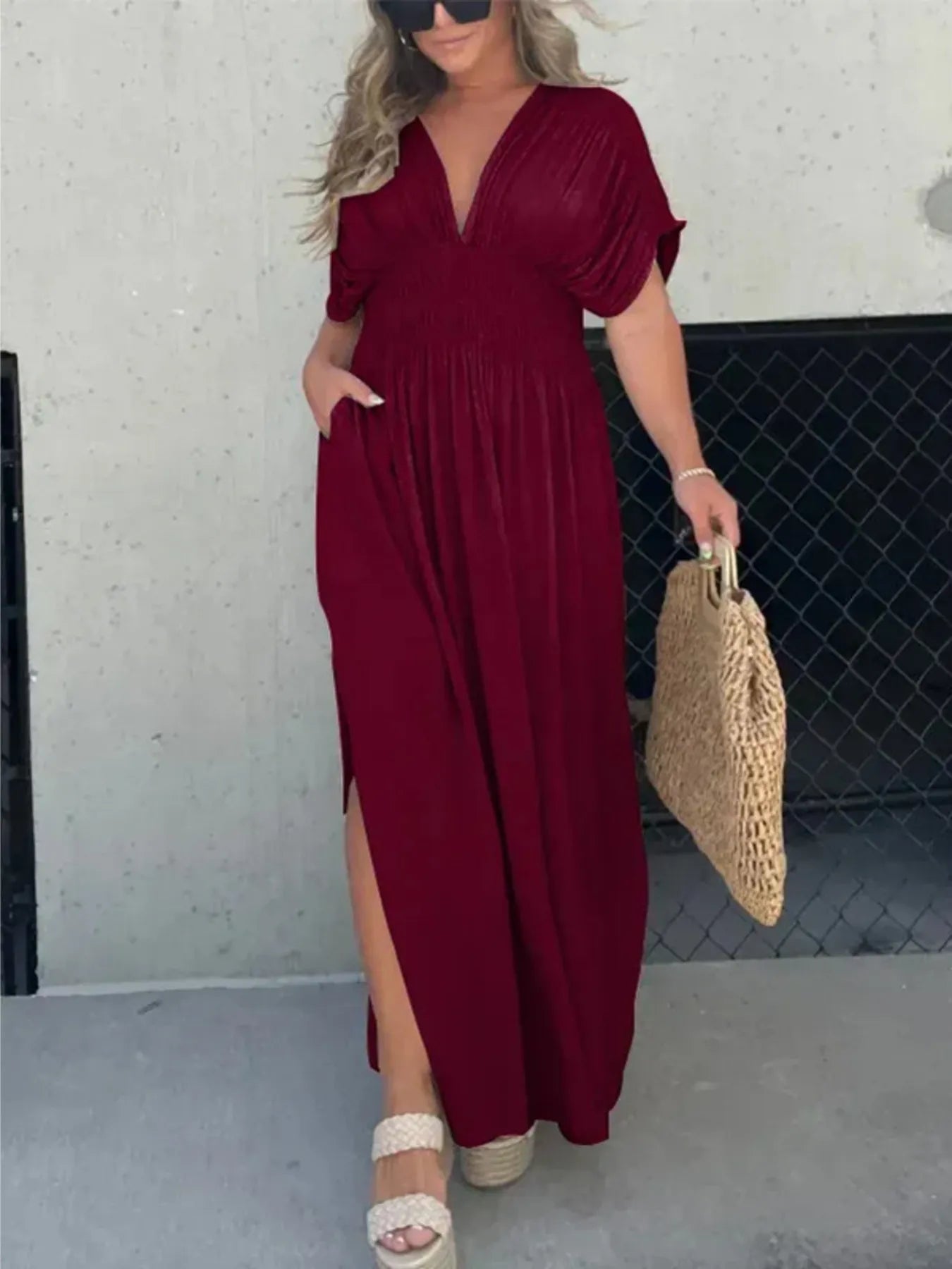 Delfina - Elegante abito lungo con scollo a V e spacco laterale