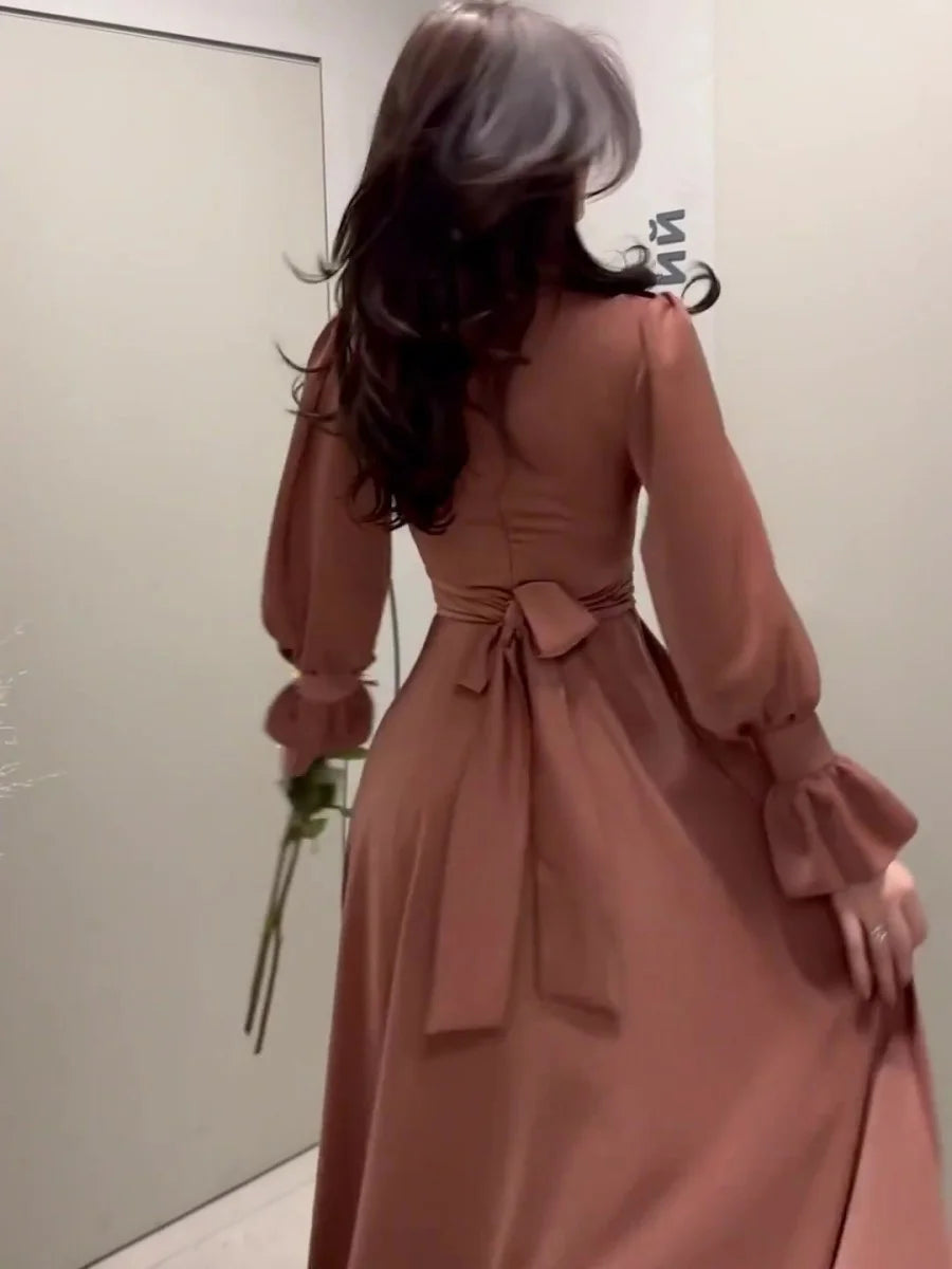 Estela - Abito lungo elegante e semplice con maniche a vescovo