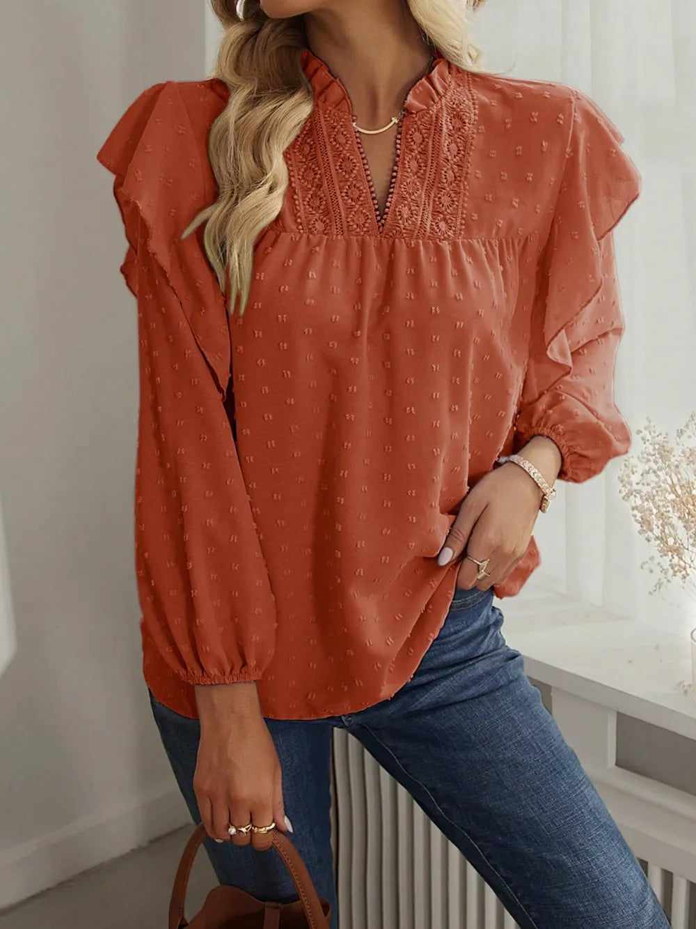 Alyana - Elegante blusa a maniche lunghe con volant e pois svizzeri