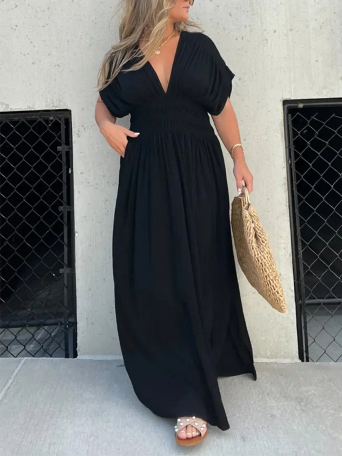 Delfina - Elegante abito lungo con scollo a V e spacco laterale