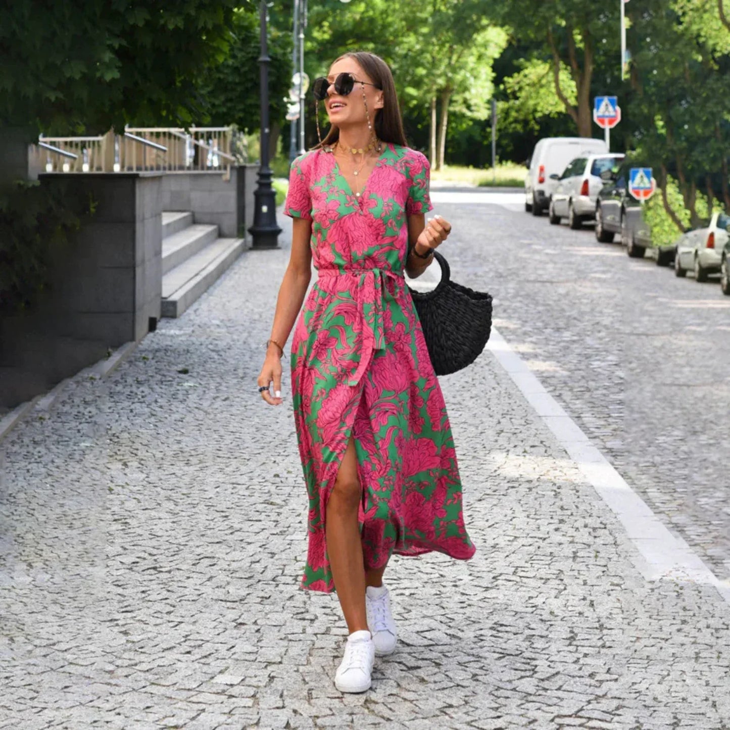 Carlotta - Elegante abito con scollo a V