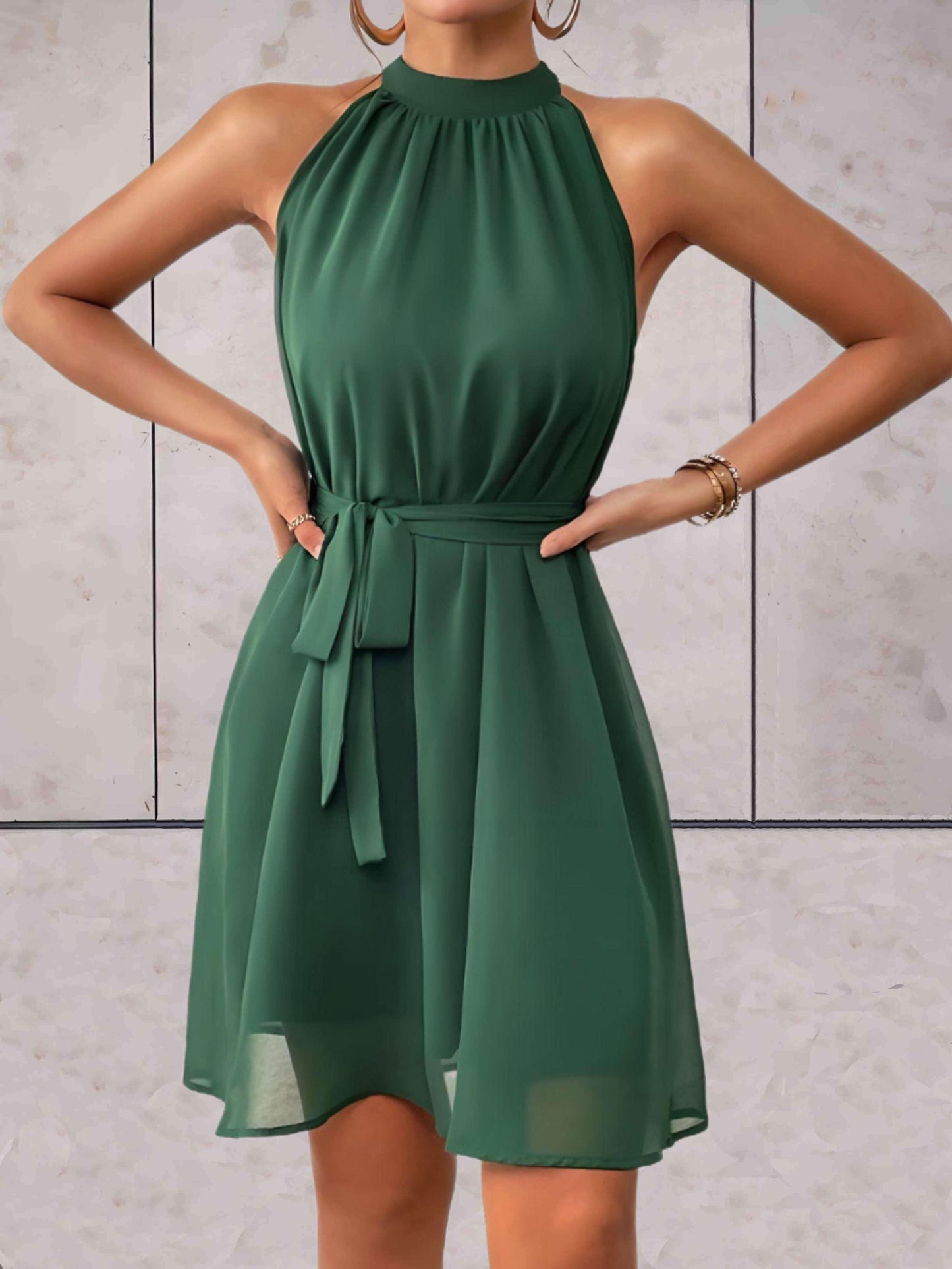 Amethyst - Elegante Vestito Senza Maniche con Collo Halter e Cintura con Fiocco