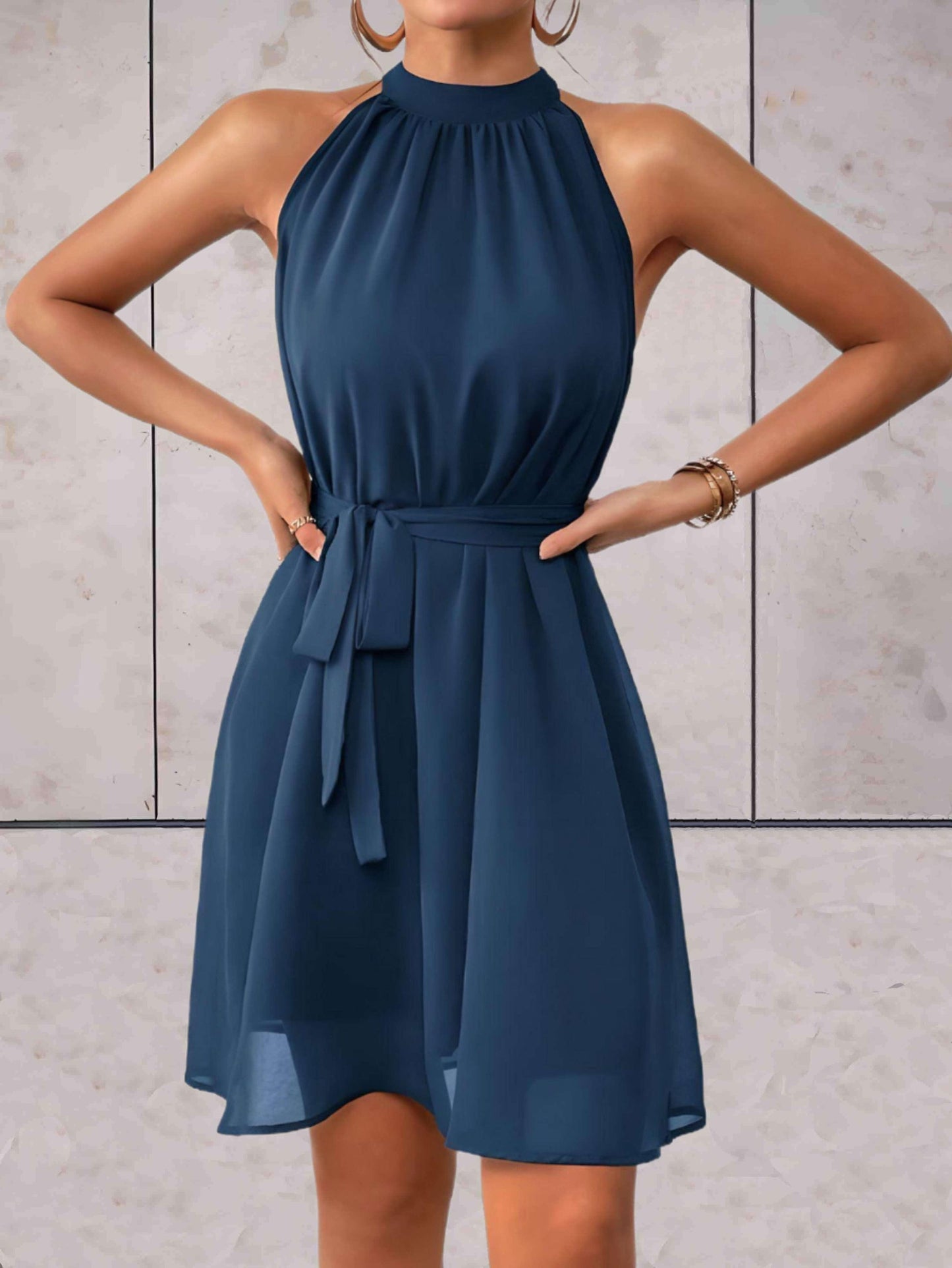 Amethyst - Elegante Vestito Senza Maniche con Collo Halter e Cintura con Fiocco