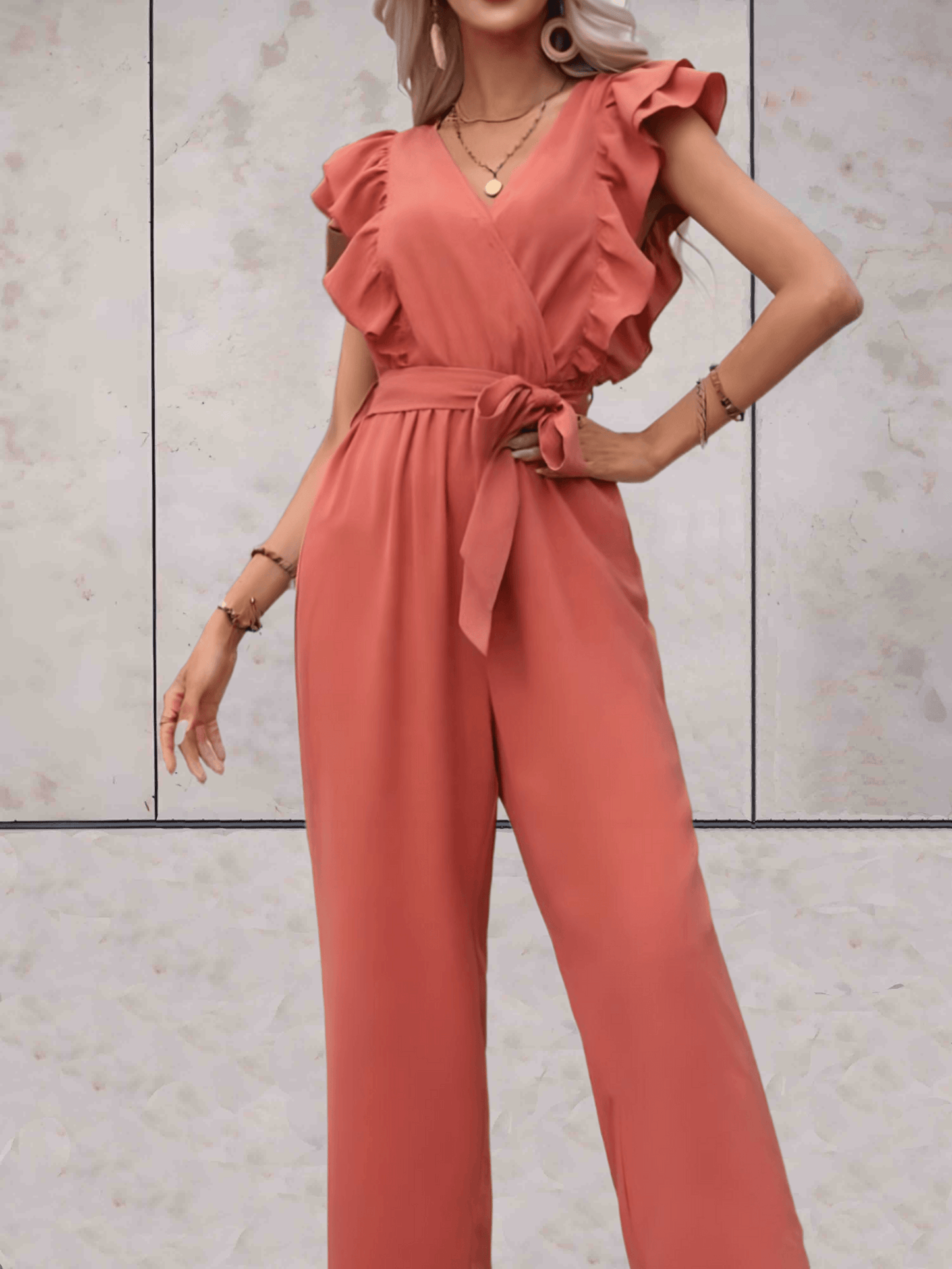 Wesslyn - Elegante Tuta con Volant e Scollo a V
