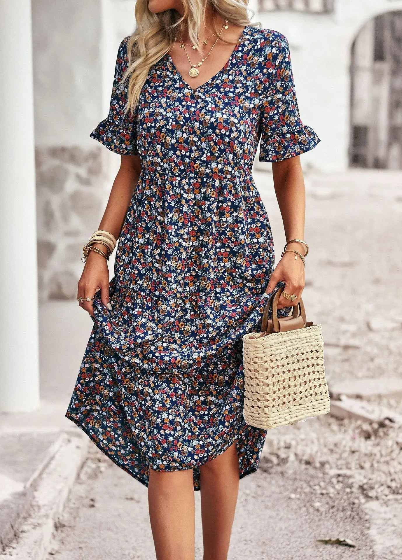 Brianne - Elegante Vestito con Stampa Floreale, Scollo a V e Maniche Corte a Volant